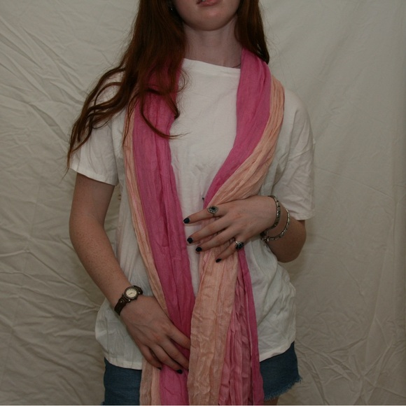 LUCKY BRAND Multi-Colored Pink Scarf With Silky Soft Feel - Picture 4 of 4